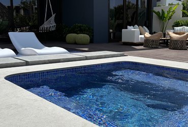 outdoor pool 370x250-3